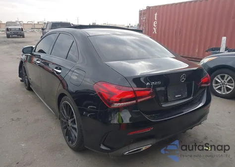 2021 Mercedes-Benz A 220 z USA, uszkodzony, nr VIN W1K3G4EB7MJ272660